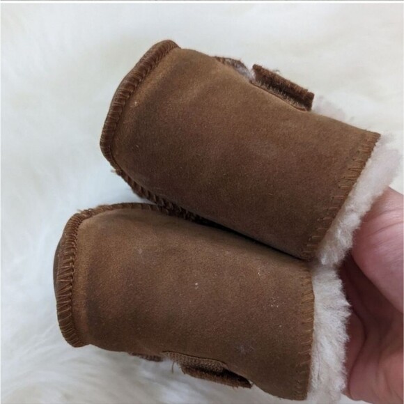 Baby UGG AUSTRALIA ERIN 225827 chestnut sheepskin boots S Small / 2-3 infant - Picture 2 of 9